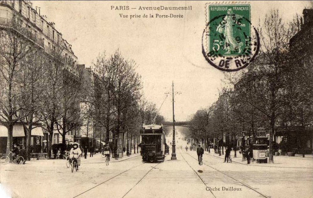 Paris-Avenue Daumesnil 75.jpg