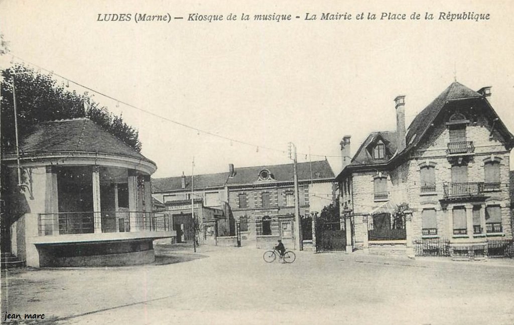 Ludes - Kiosque de la Musique - La Mairie et la Place de la République.jpg