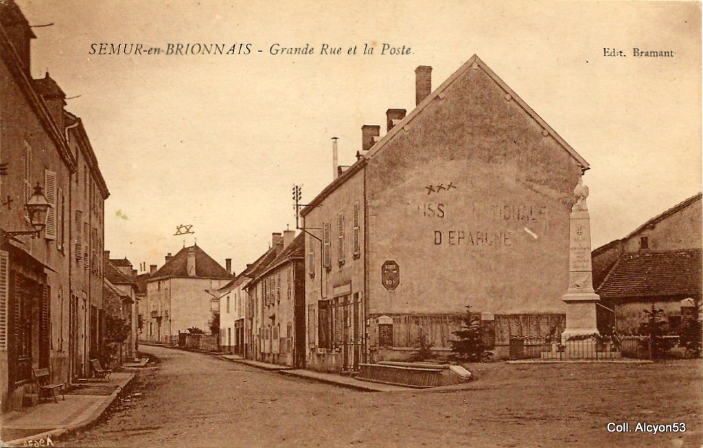 Semur-en-Brionnais_Grand rue et poste_Edit Bramant.jpg