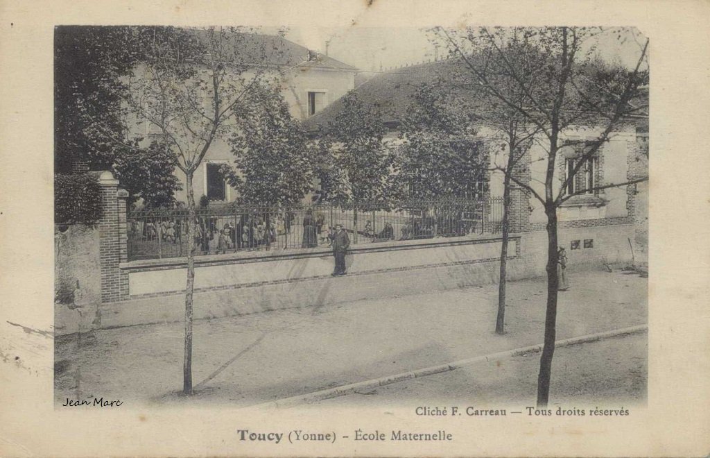 Toucy - Ecole maternelle.jpg