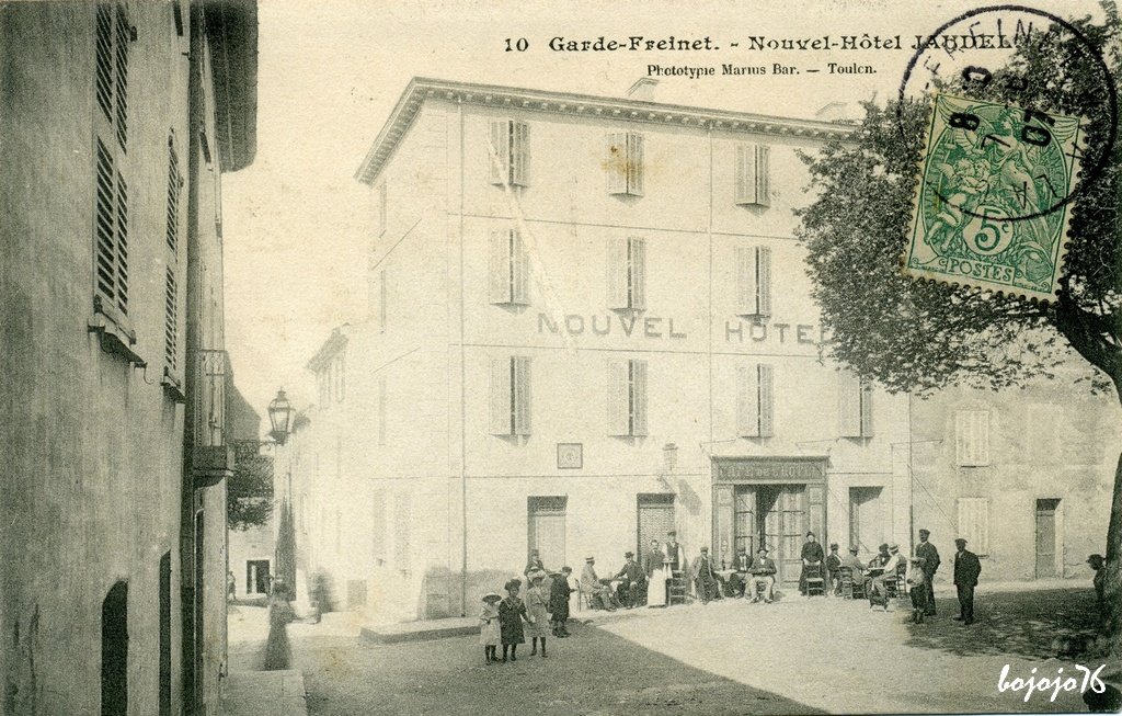 83-La Garde Freinet-Place Vieille.jpg