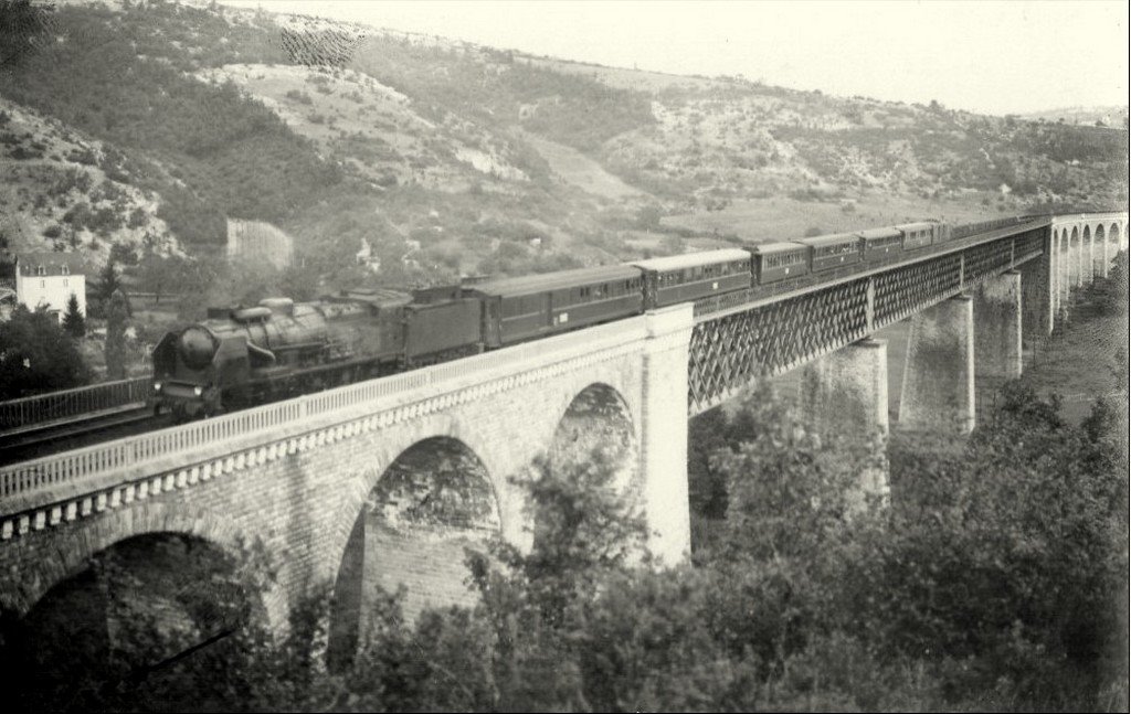 Loco SNCFTrain Paris-Toulouse sur viaduc de Lamothe-1001..jpg