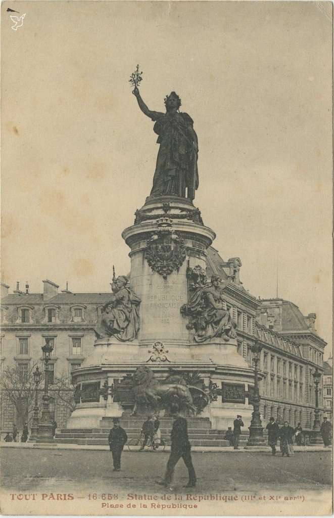 Z - 16-658 - Statue de la République.jpg
