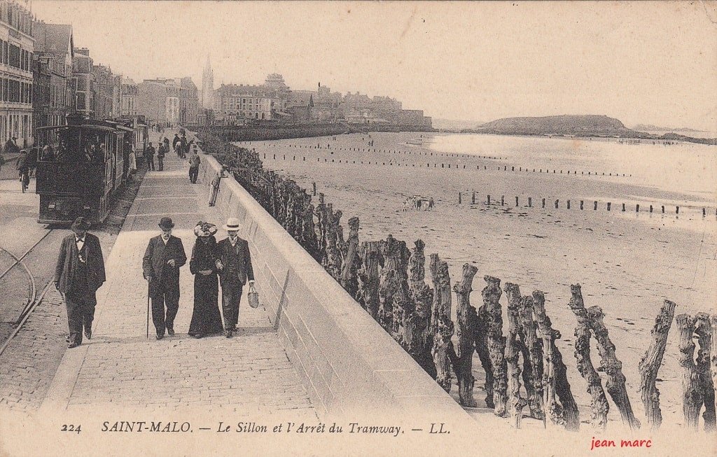 Saint-Malo - Le Sillon et l'arrêt du Tramway.jpg