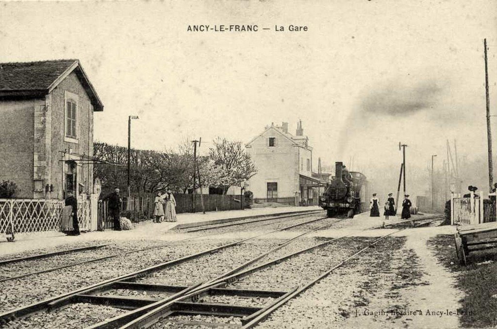 Ancy-le-Franc 89.jpg