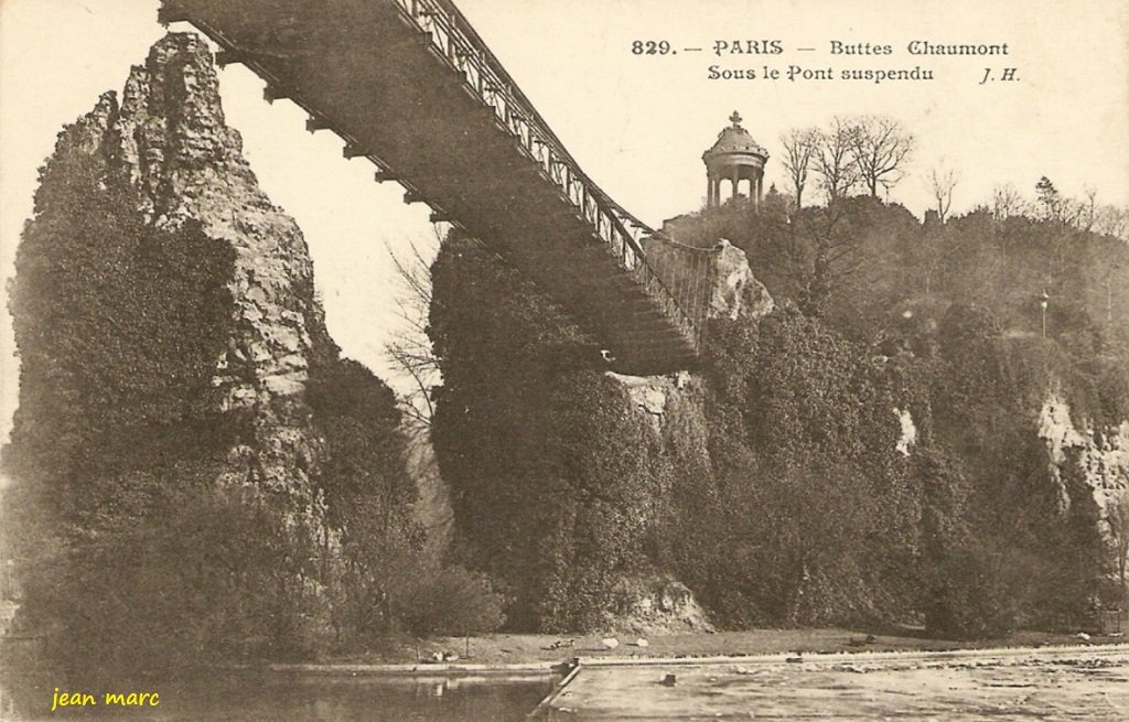 Buttes-Chaumont - Sous le Pont suspendu.jpg