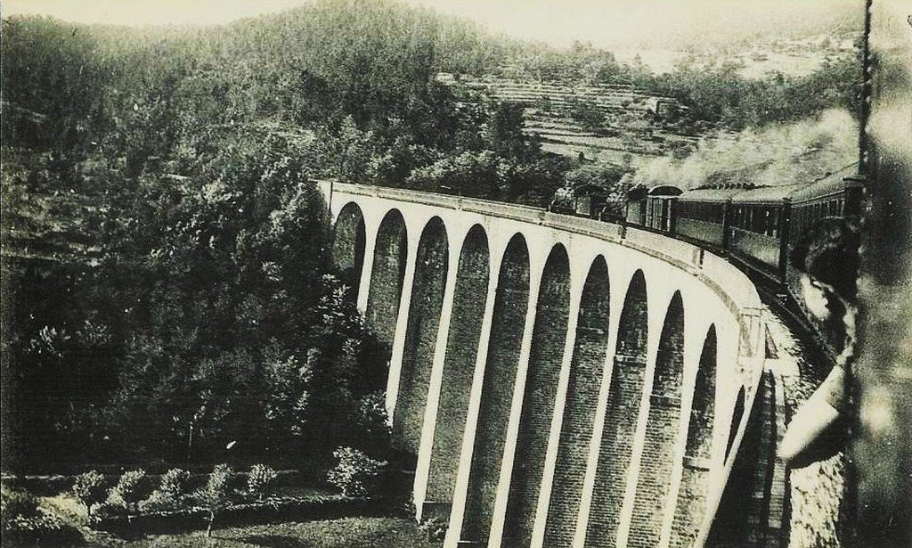 Loco SNCFCP Train Nimes-Clermont-Ferrand.jpg