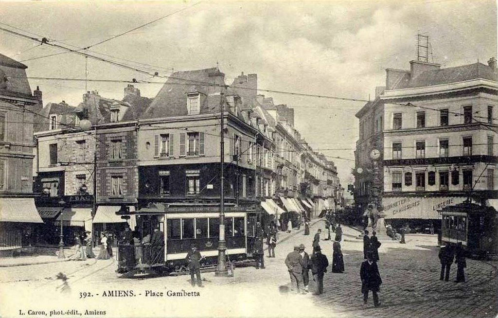 Amiens - tram 80.jpg