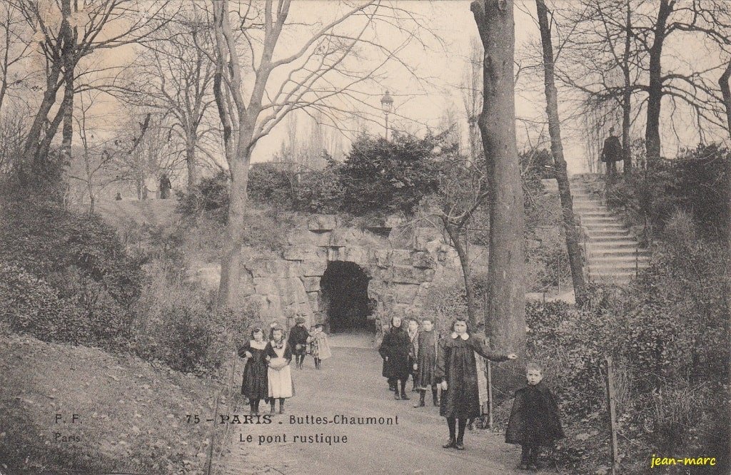 00 Buttes Chaumont - Le Pont Rustique (1912).jpg