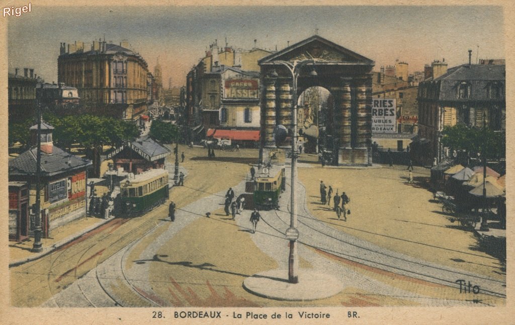 33-Bordeaux - La Place de la Victoire - 28 - Tito BR Berjaud éditeur.jpg