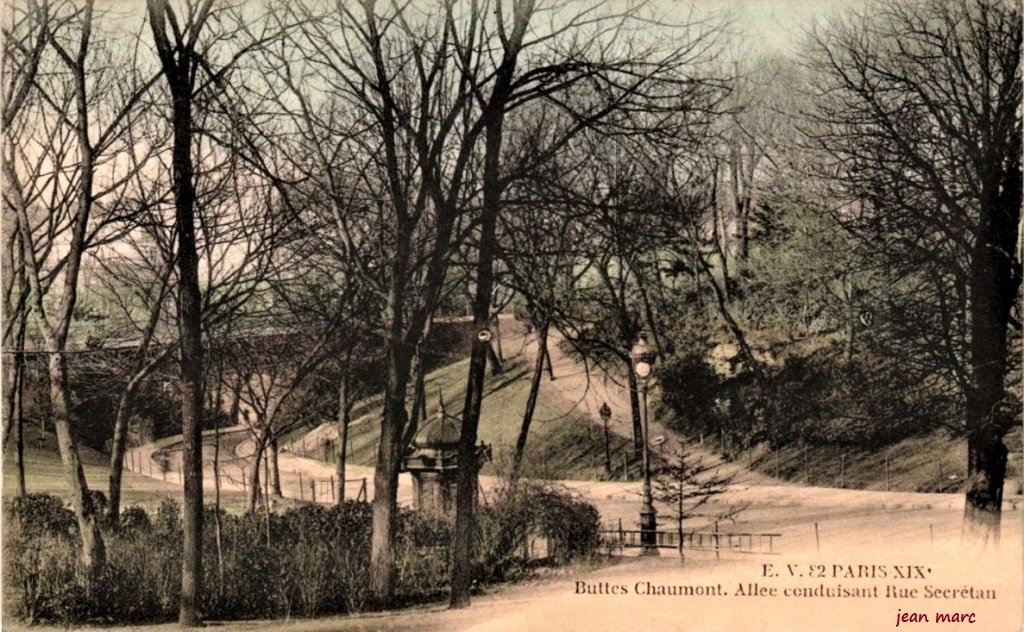 Buttes-Chaumont - Allée conduisant rue Secrétan.jpg