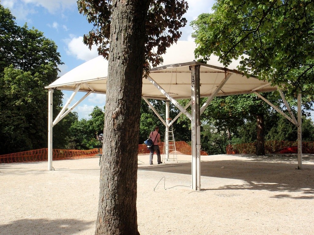 Buttes-Chaumont Kiosque aujiourd'hui 02.JPG