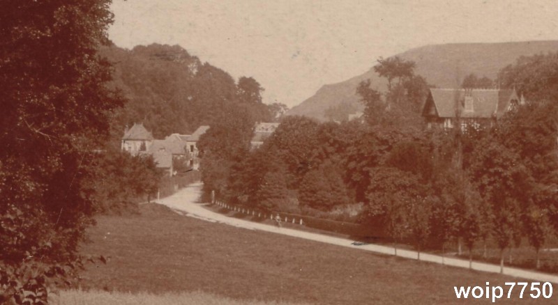 Entree village detail d.JPG