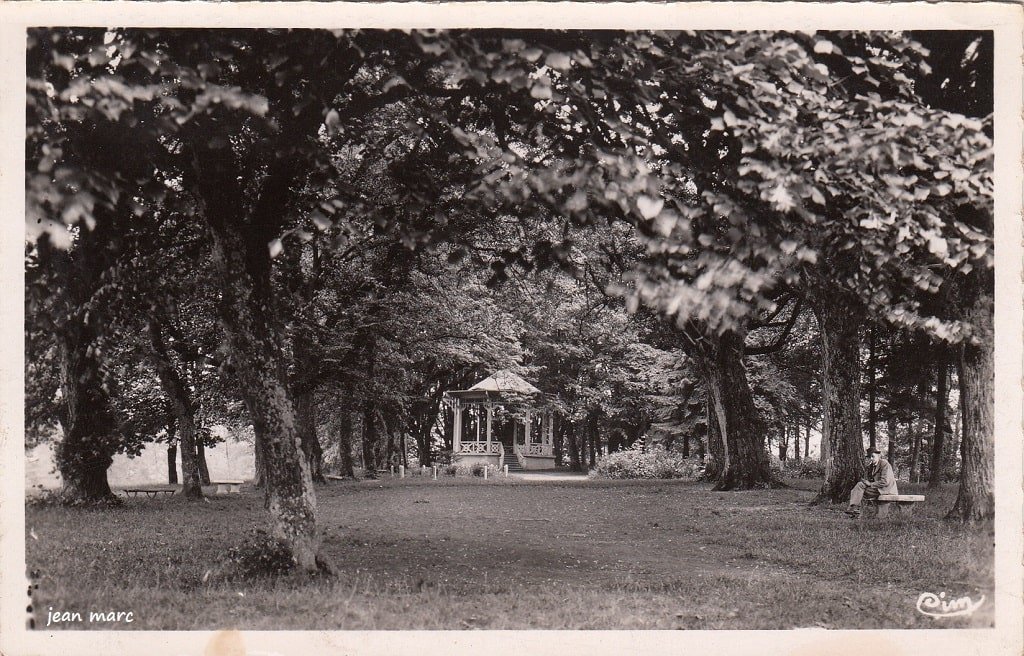 Lure - Mont-Chatel - Le Kiosque (1956).jpg