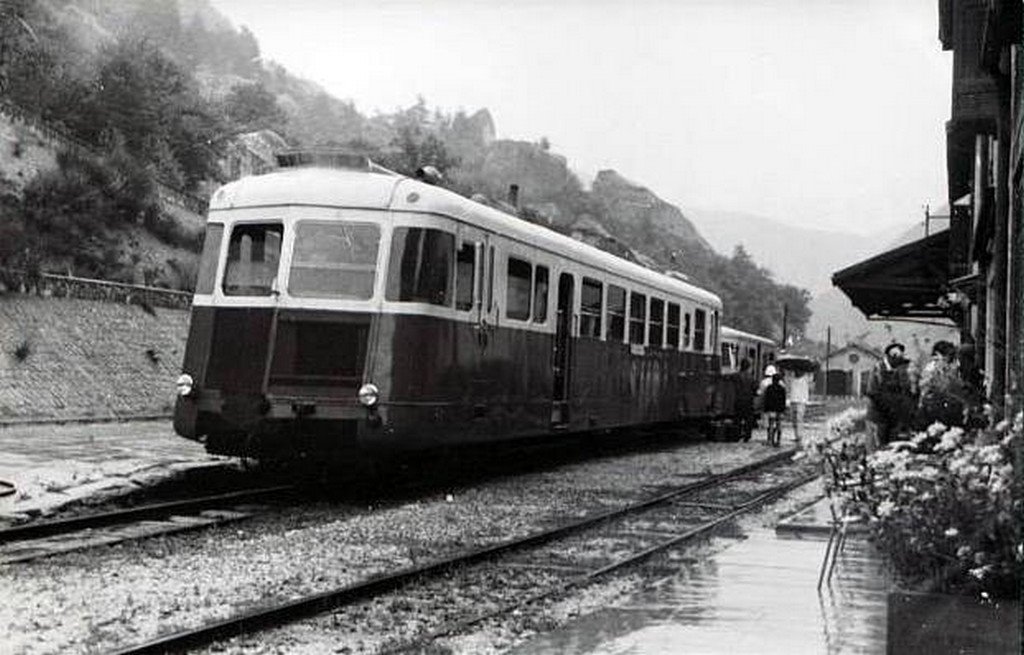 Annot Autorail renault.jpg