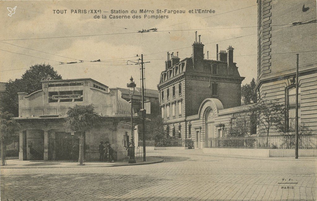 Z - SAINT-FARGEAU - Station et entree caserne Haxo.jpg