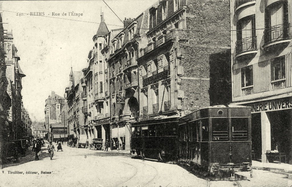 ZZ Reims tram (240) 35.jpg