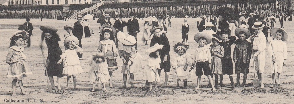 Saint-Malo - La Plage, le Casino et l'Hôtel Franklin Collection H.L.M. (détail agrandi).jpg