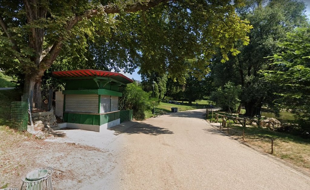 Parc des Buttes Chaumont Chalet des gaufres 0.jpg