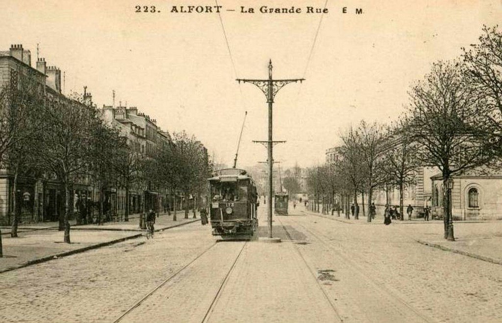 Alfortville - tram (223)  94.jpg
