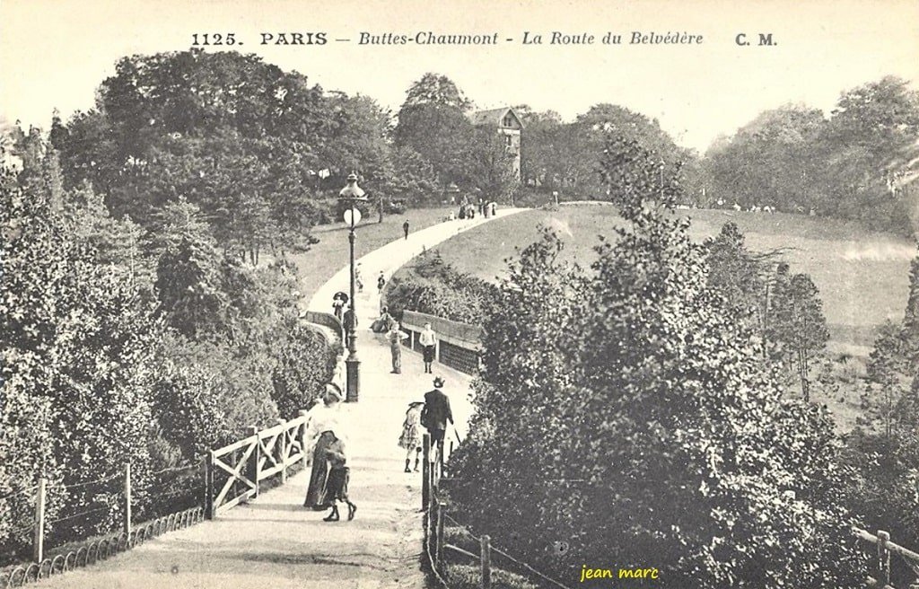 Paris - Buttes-Chaumont - La Route du Belvédère.jpg