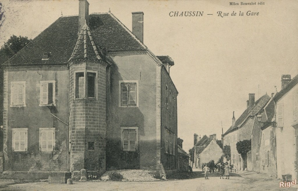 39-Chaussin - Rue de la Gare - Mlles Bonvalot.jpg