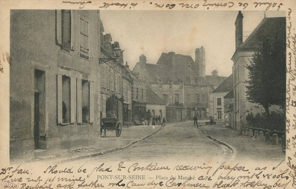 10-Pont-sur-Seine - Place du Marché.jpg