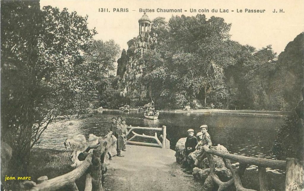 00 Paris - Buttes-Chaumont - Un Coin du Lac - Le Passeur.jpg