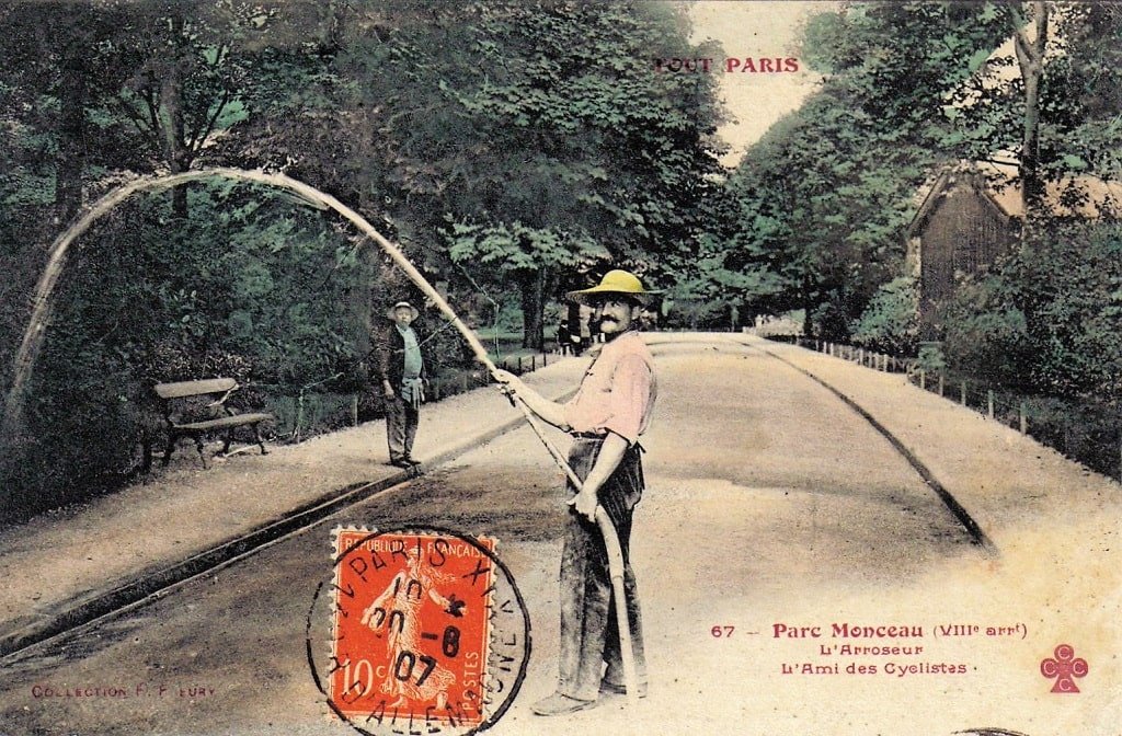 Tout Paris 67 Parc Monceau (VIIIe arrt) - L'Arroseur - L'Ami des Cyclistes (variéré au pantalon noir) (cliché Rigouard).jpg