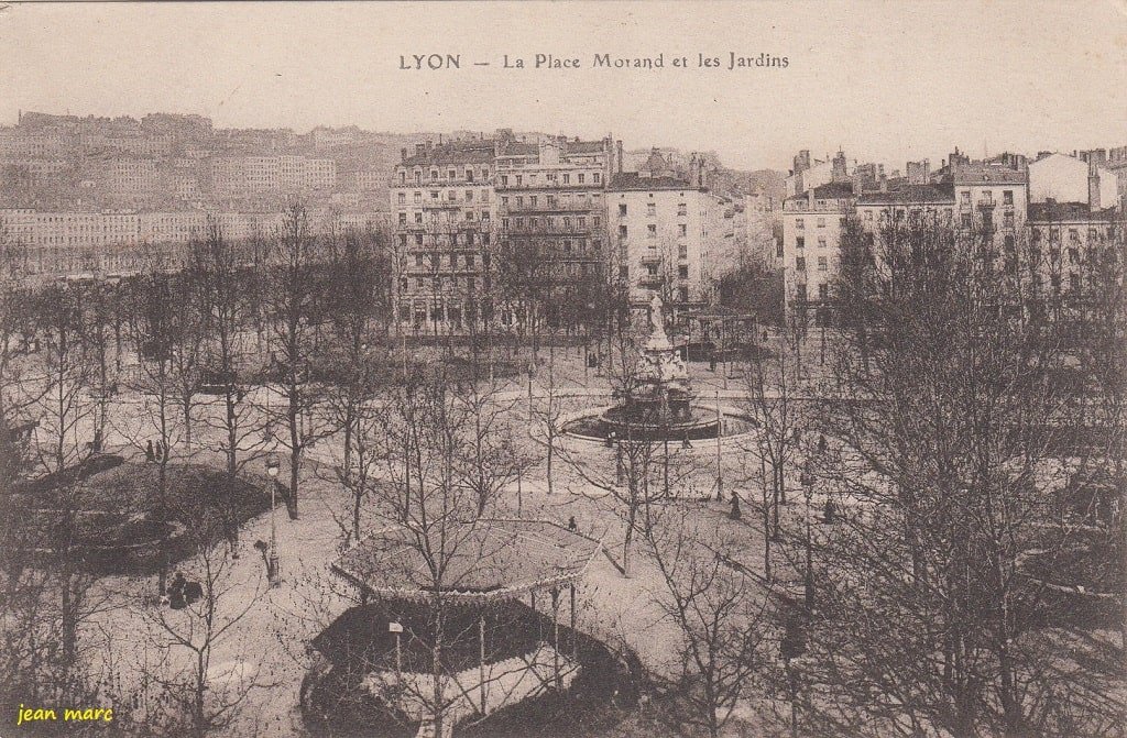 Lyon - La Place Morand et les Jardins (1917).jpg