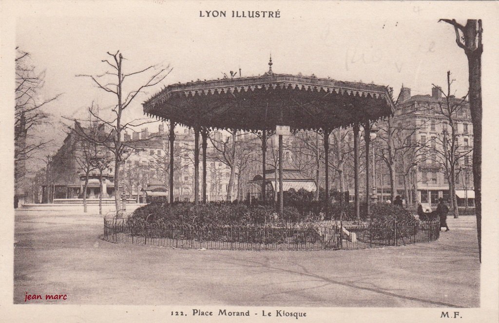 Lyon - Place Morand - Le Kiosque (1931).jpg