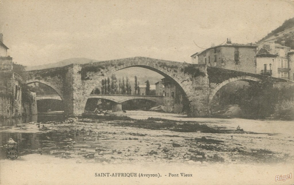 12-St-Affrique - Pont Vieux - Phot ABC.jpg