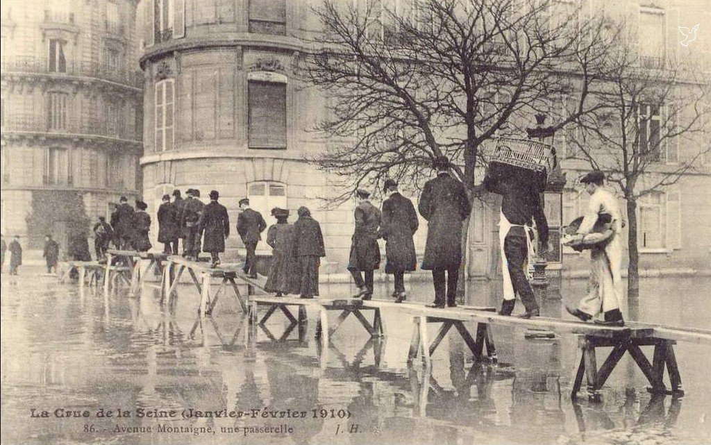 Z - 1910 - 86 - Avenue Montaigne Passerelle.jpg