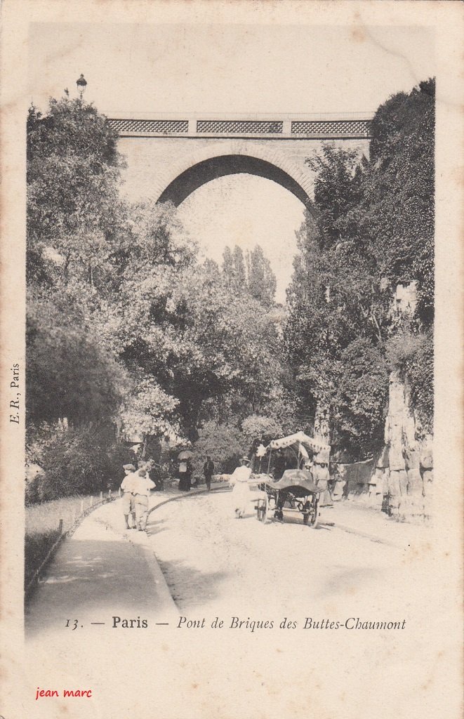 00 Buttes Chaumont - Le Pont de briques (1903) (précurseur).jpg