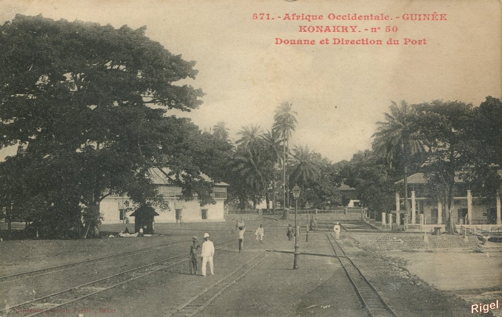 99-Konakry - Guinée - Douane et Direction du Port.jpg