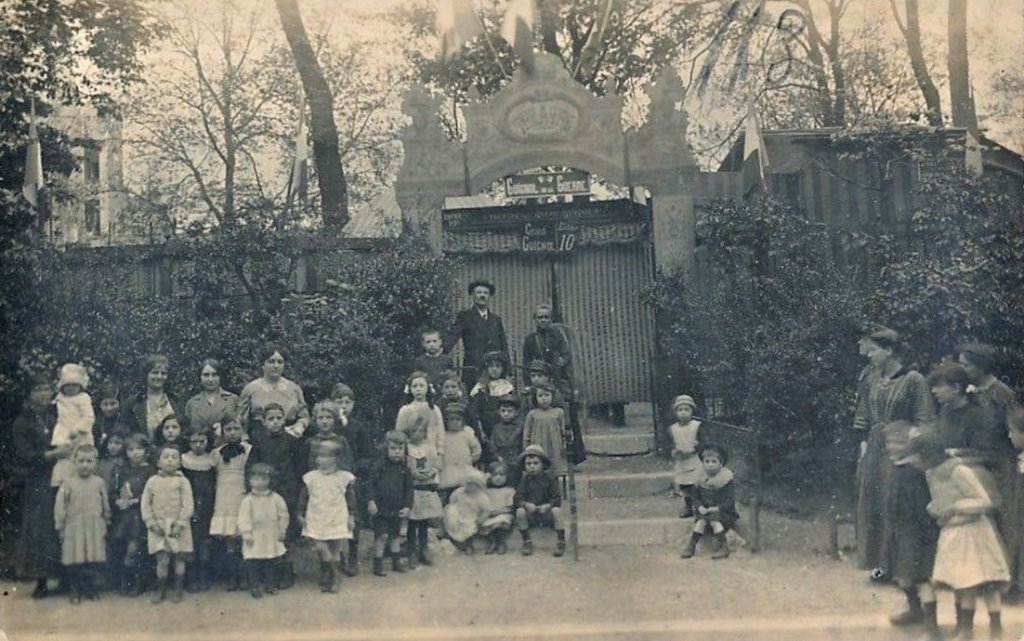 03 Parc des Buttes Chaumont - Grand Guignol de Paris dit Guignol Cony.jpg