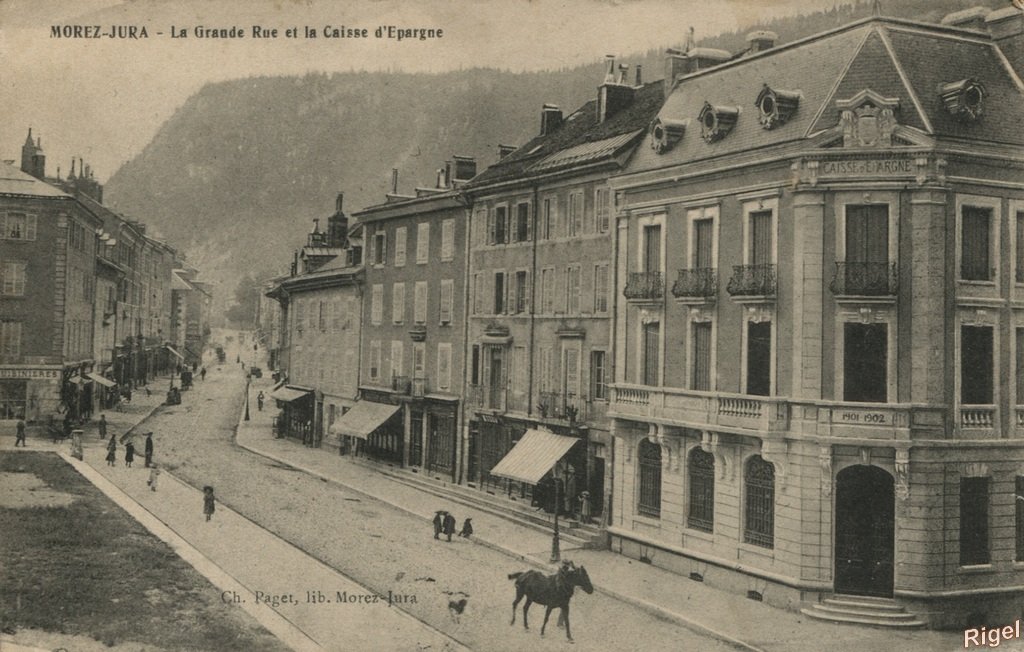 39-Morez - La Grande Rue et la Caisse d'Epargne.jpg