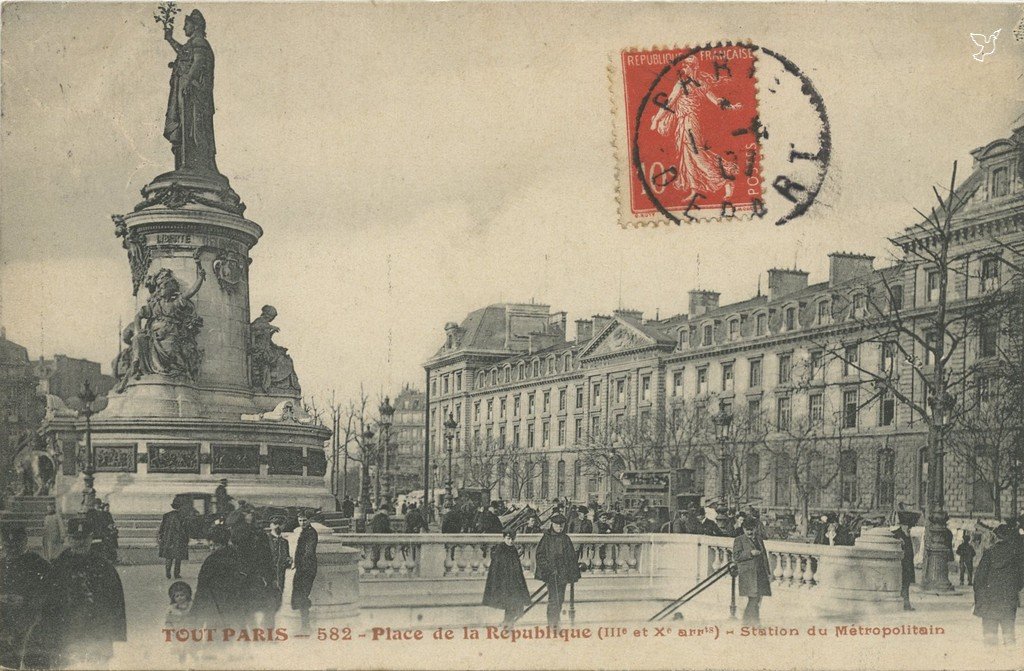Z - 582 - Place de la République Station du Métropolitain.jpg