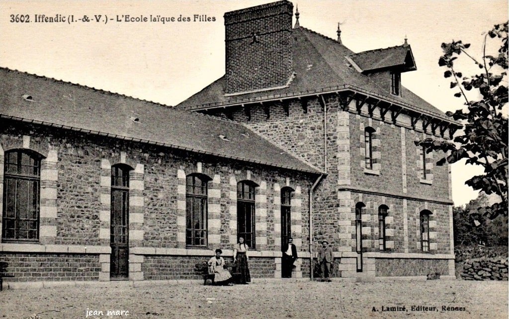 Iffendic - L'Ecole laïque des Filles.jpg