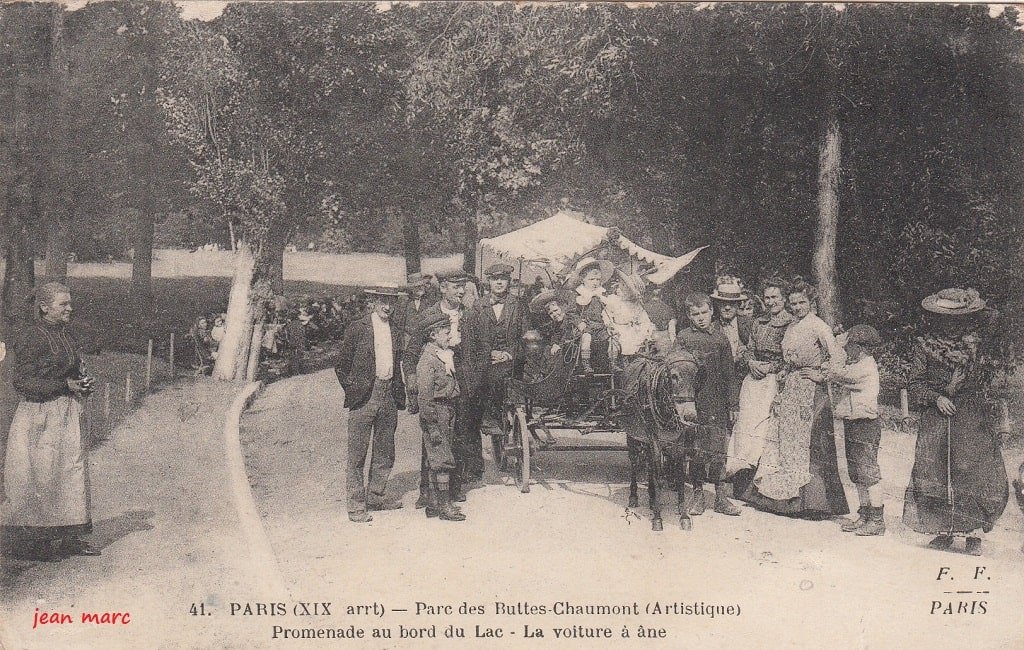 00 Buttes Chaumont - Promenade au bord du Lac - La Voiture à Ane.jpg