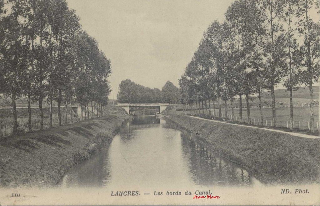 Langres - Les bords du Canal.jpg