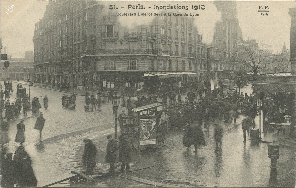 Z - 51 - Bd Diderot devant la Gare de Lyon.jpg