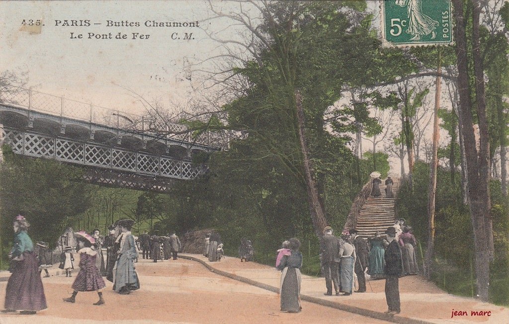 Buttes Chaumont - Le Pont de fer (1917).jpg
