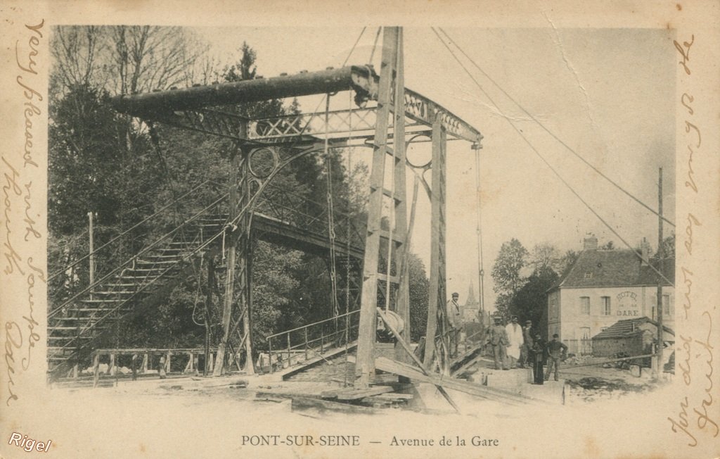 10-Pont-sur-Seine - Avenue de la Gare.jpg