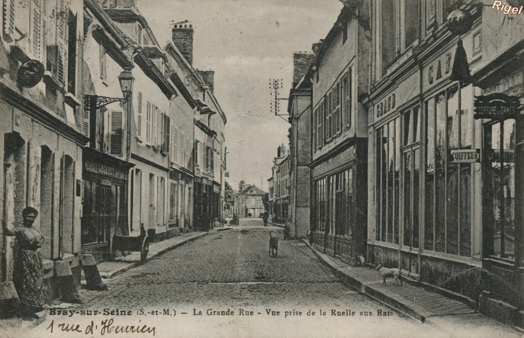 77-Bray-sur-Seine - La Grande Rue vue prise de la Ruelle aux rats - Cliché SL - Simonet.jpg