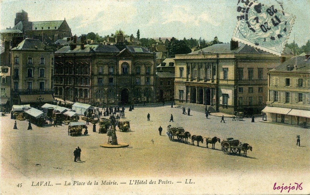 53-Laval-Mairie et Poste.jpg