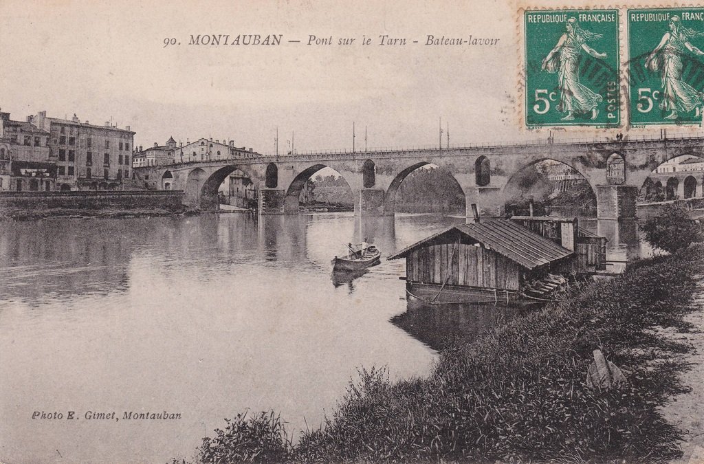 Montauban - Pont sur le Tarn Bateau lavoir.jpg