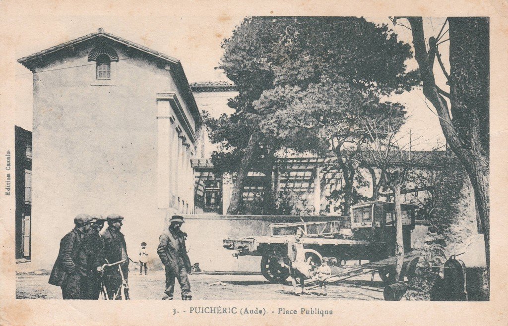 Puichéric - Place Publique.jpg