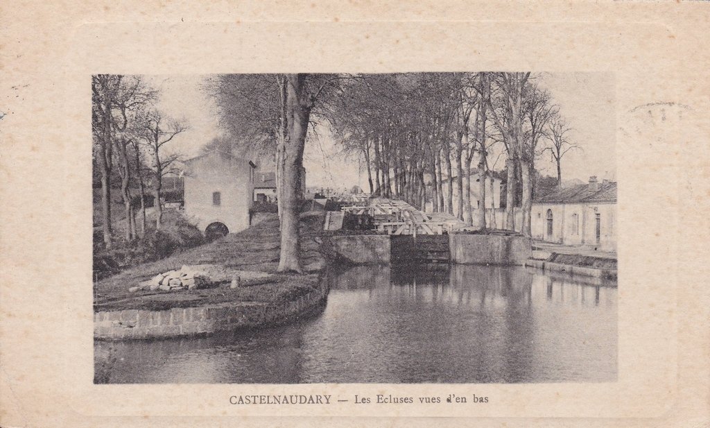 Castelnaudary - Les écluses vues d'en-bas.jpg