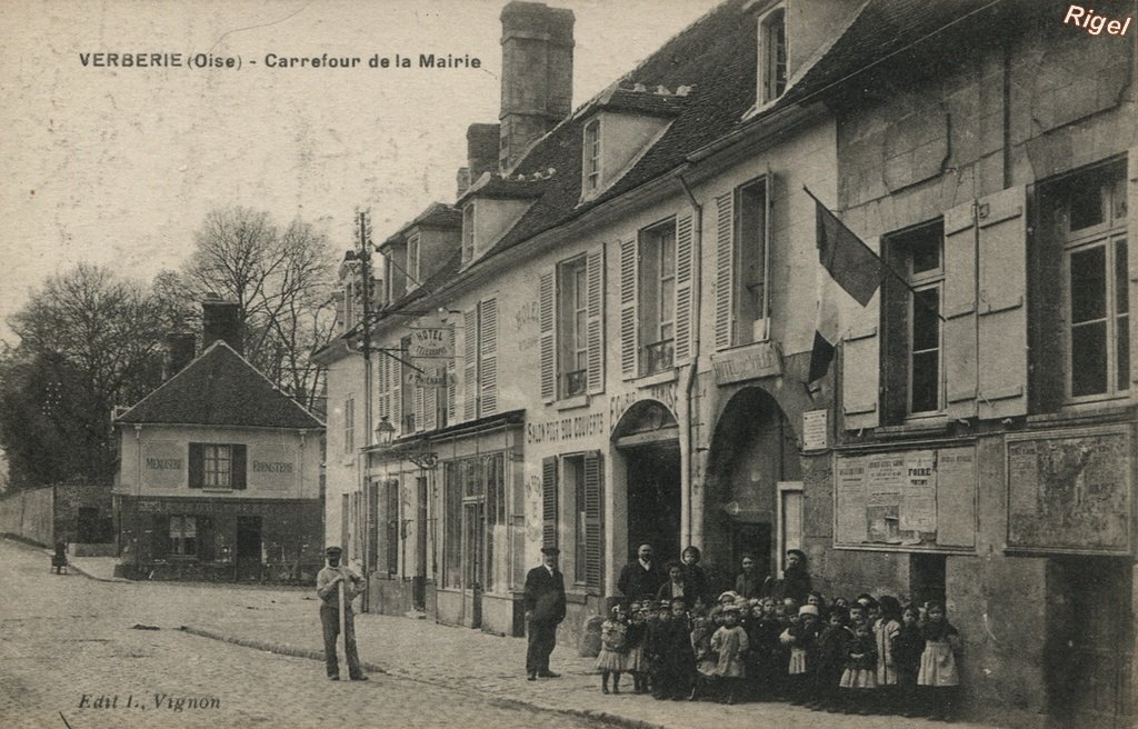 60-Verberie - Carrefour de la Mairie - Edit L Vignon - L'Hoste Paris.jpg